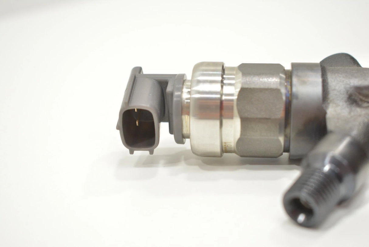 Fuel Injector Toyota Land Cruiser D-4D 23670-30400 23670-39365 NEW Genuine Denso
