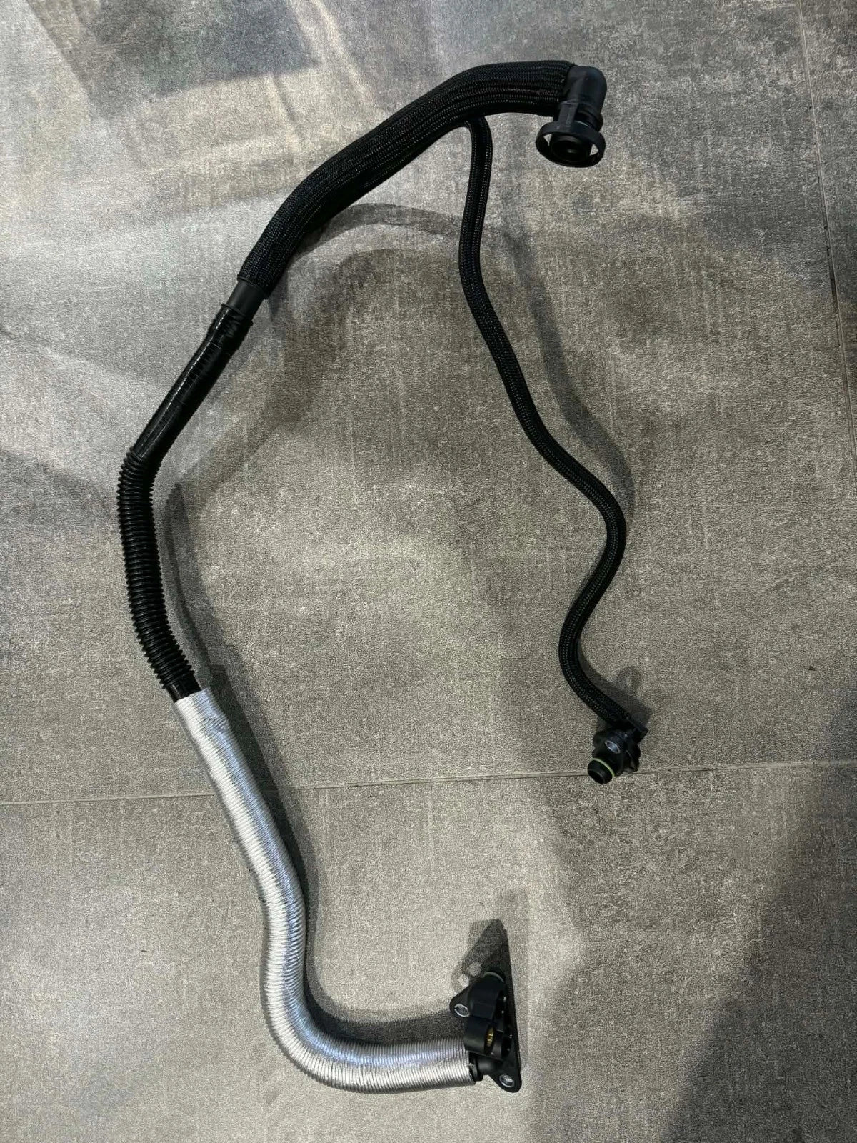 Engine Breathing Bleed Line For Mercedes-Benz A 133 010 95 00